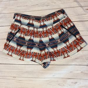 Leara Woman Tribal Print Shorts with Pockets